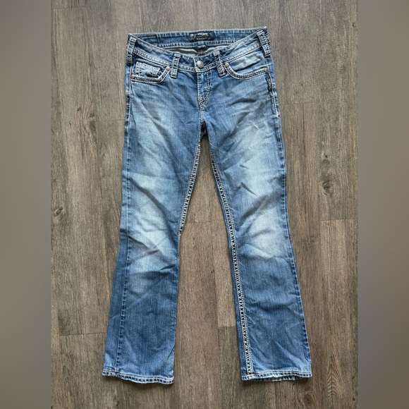 Silver Jeans Women's Classic Blue Boot Cut Jeans - Picture 4 of 6